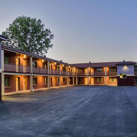 Aarya Hotel By Niagara Fashion Outlets Ниагарски водопад Екстериор снимка