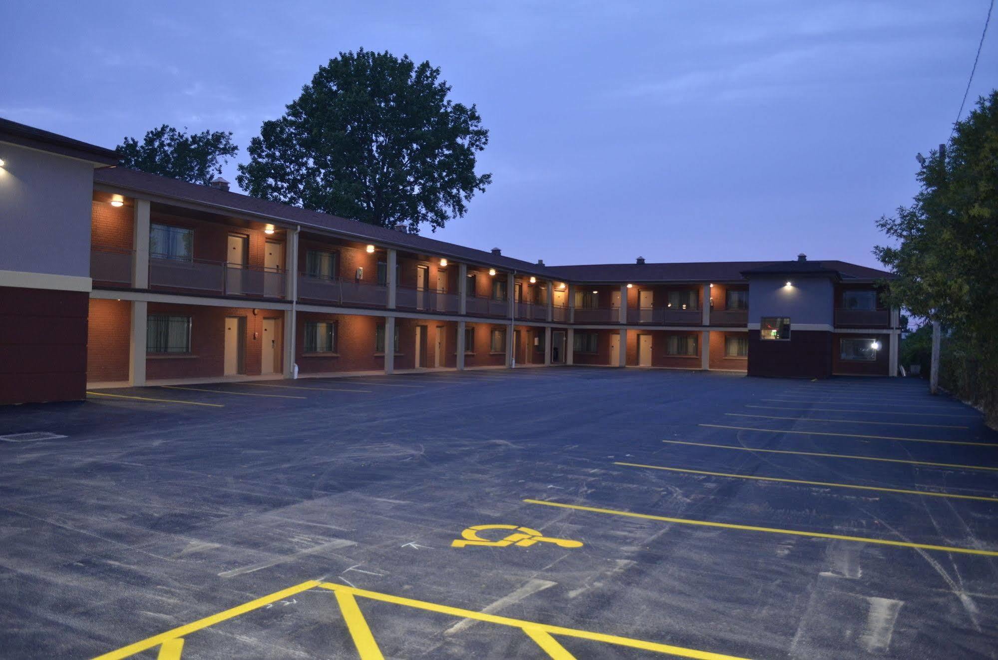 Aarya Hotel By Niagara Fashion Outlets Ниагарски водопад Екстериор снимка