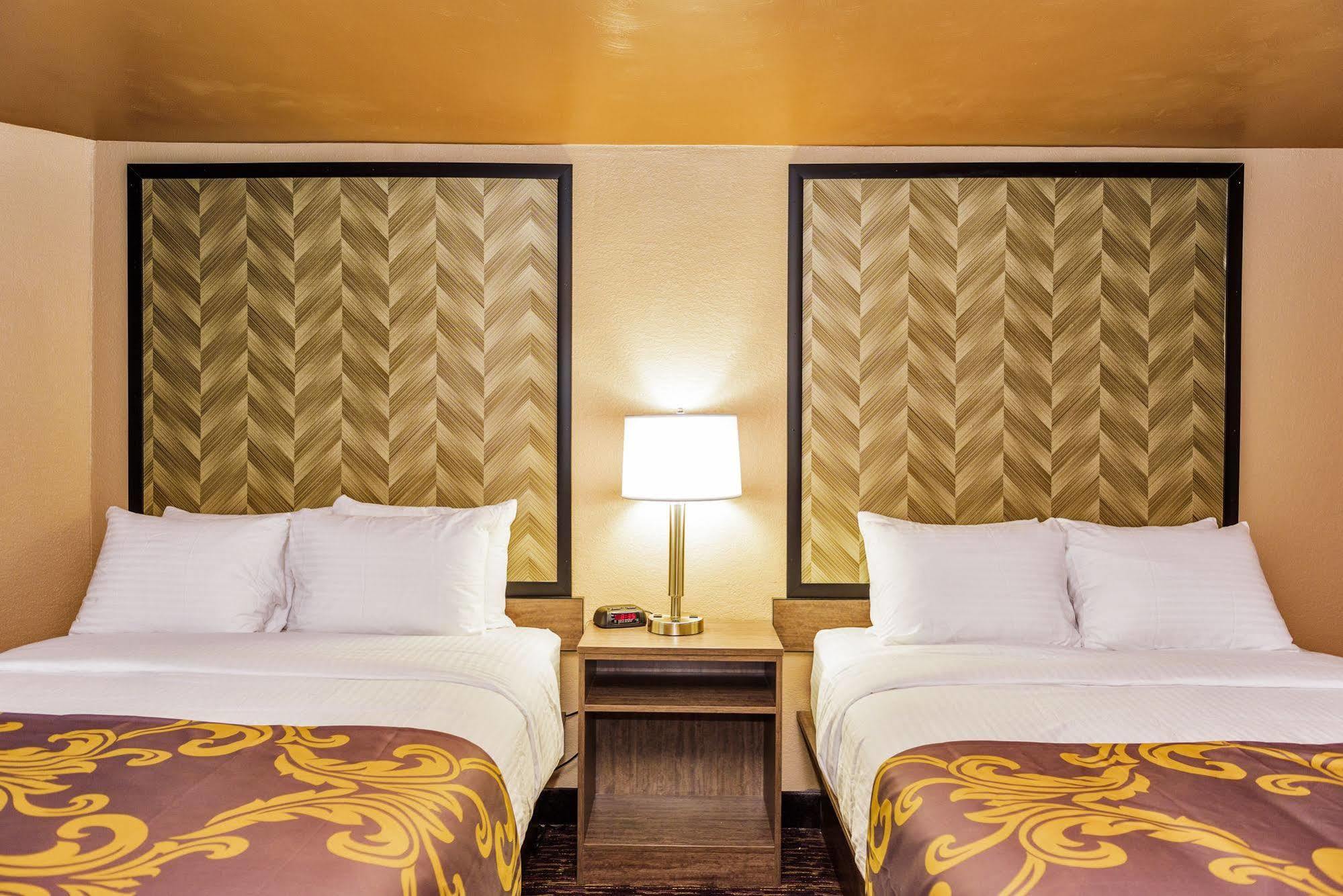 Aarya Hotel By Niagara Fashion Outlets Ниагарски водопад Екстериор снимка