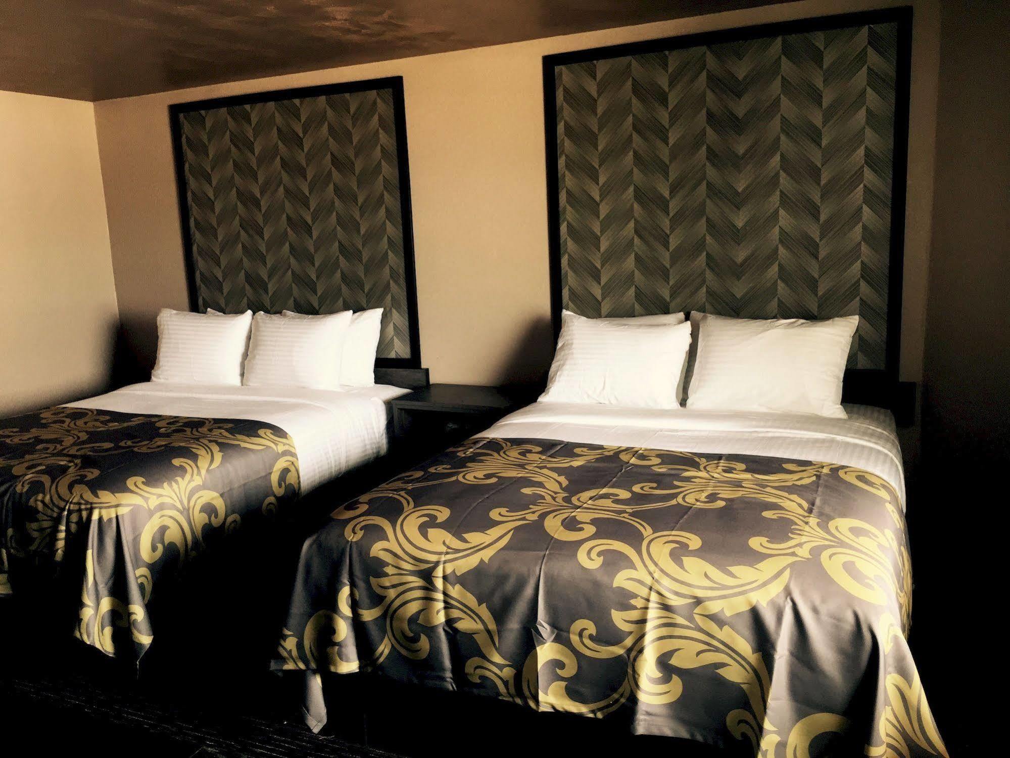 Aarya Hotel By Niagara Fashion Outlets Ниагарски водопад Екстериор снимка