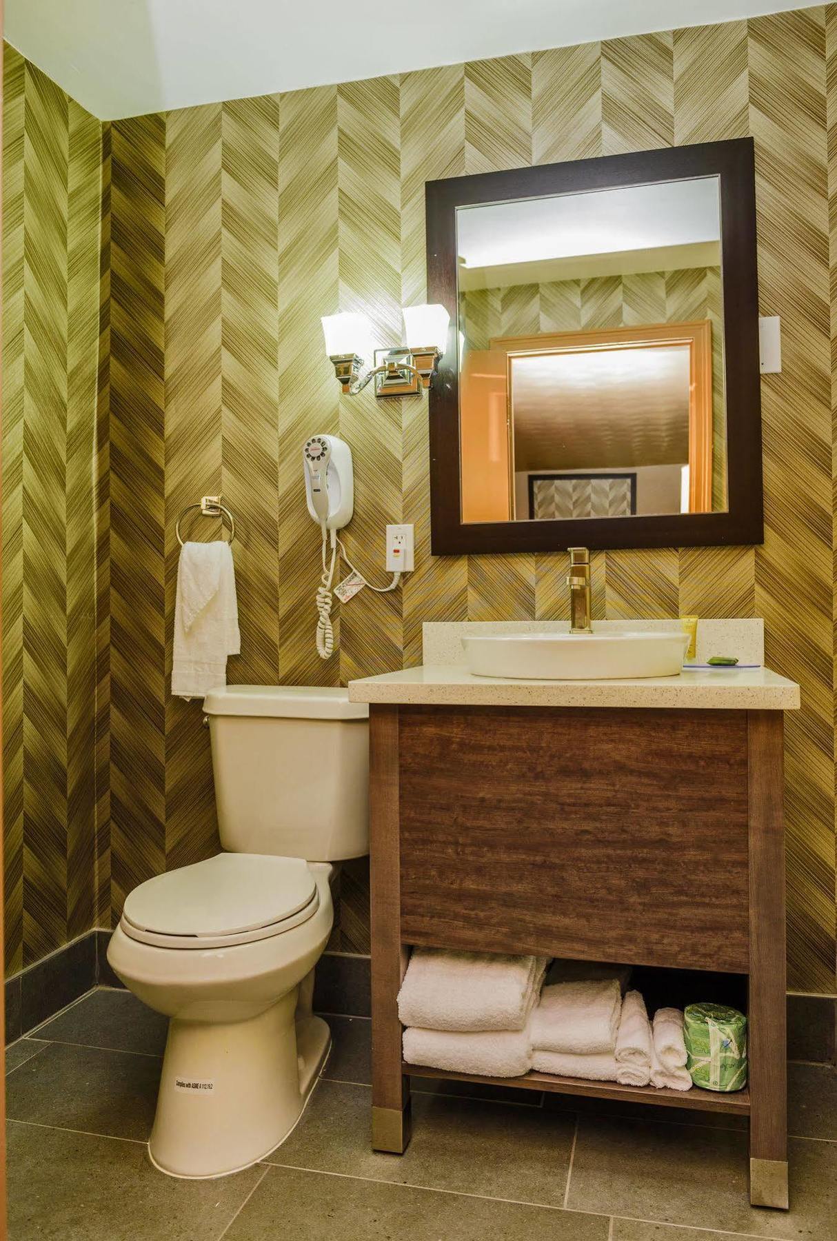 Aarya Hotel By Niagara Fashion Outlets Ниагарски водопад Екстериор снимка