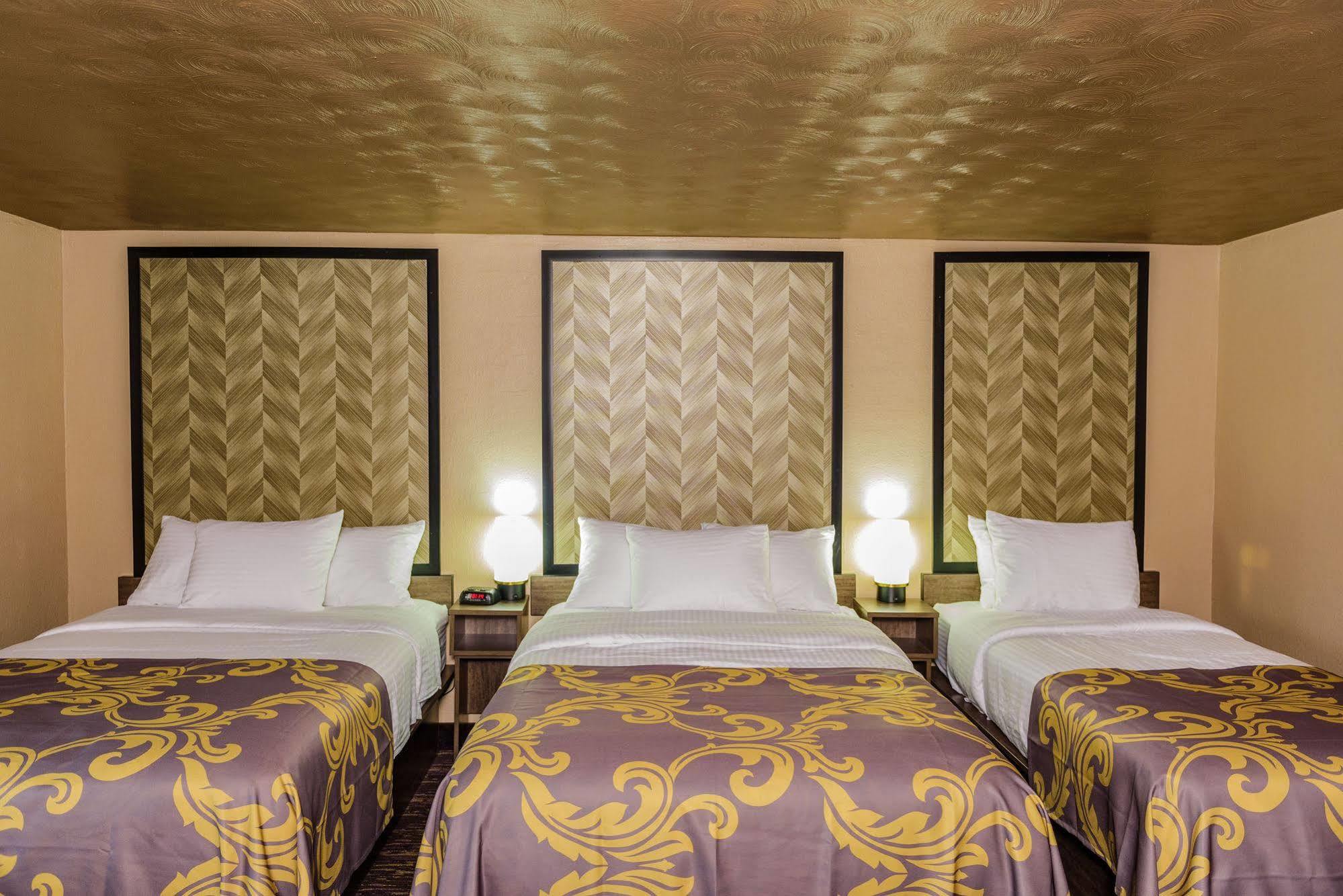 Aarya Hotel By Niagara Fashion Outlets Ниагарски водопад Екстериор снимка