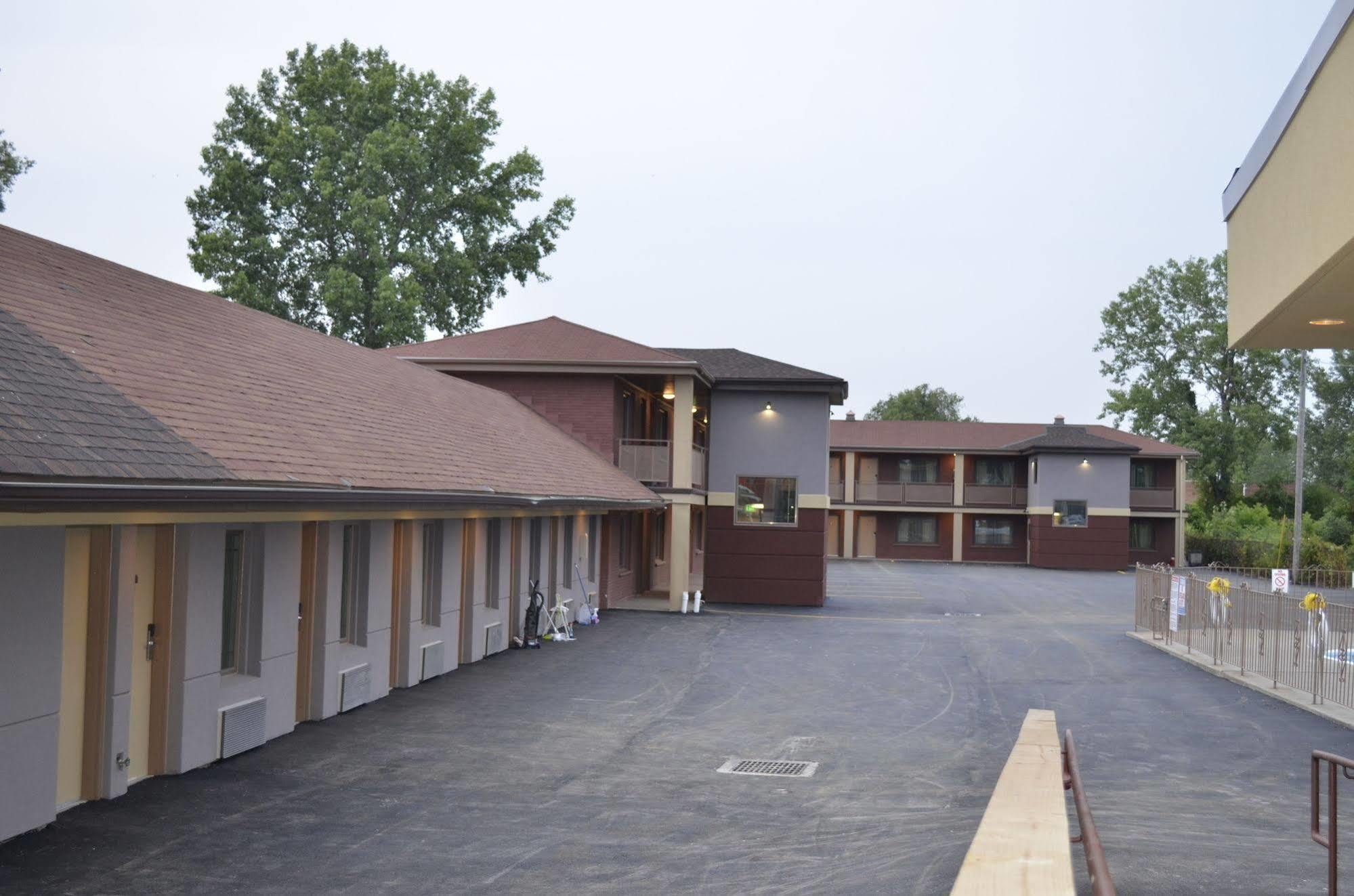 Aarya Hotel By Niagara Fashion Outlets Ниагарски водопад Екстериор снимка
